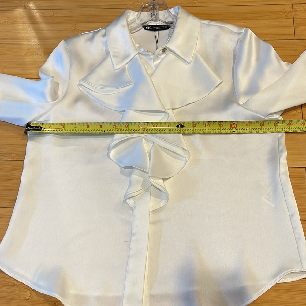 Women NWT Zara Ruffled Long Sleeves Pearly White Button Down Shirt Silky Medium - Picture 4 of 8